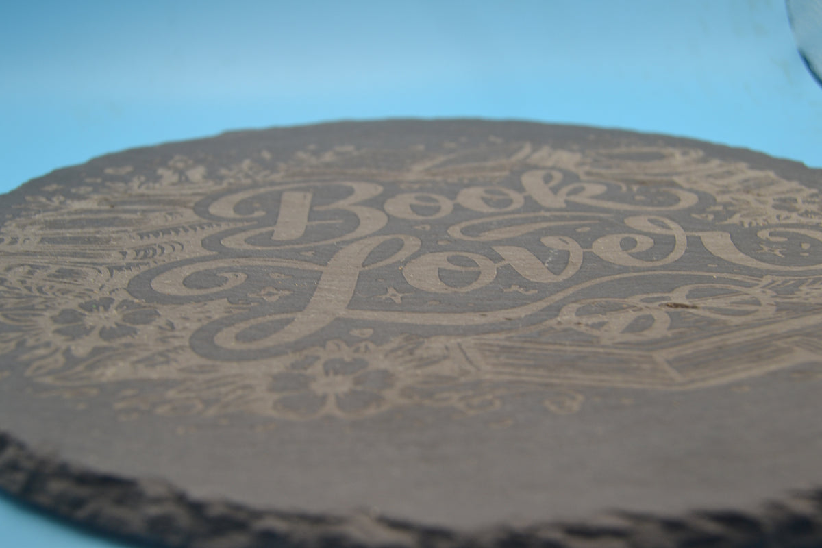 Book Lover – Schieferplatte mit Lasergravur