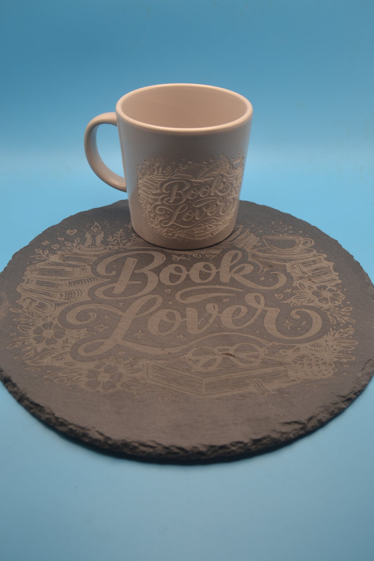 Book Lover Set – Schieferplatte & Tasse mit Lasergravur