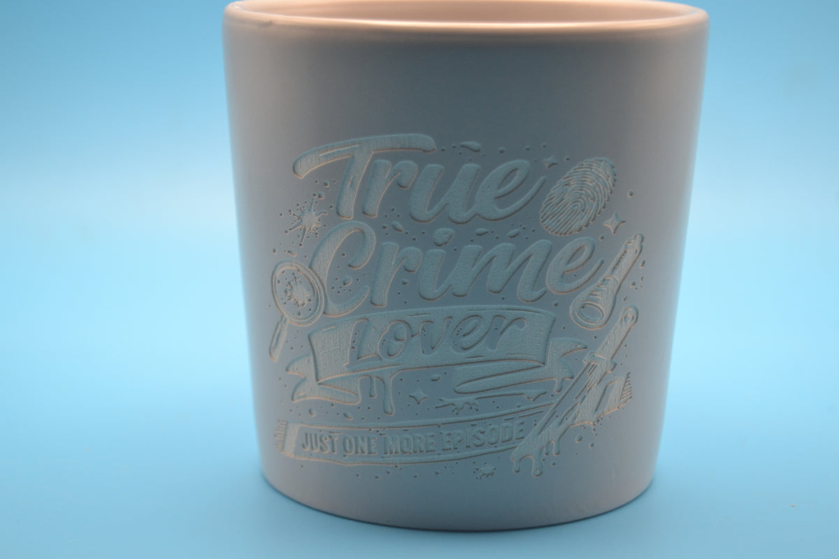 Geschenkset – True Crime Lover (Schieferplatte & Tasse)