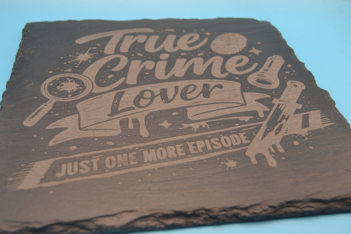 Geschenkset – True Crime Lover (Schieferplatte & Tasse)